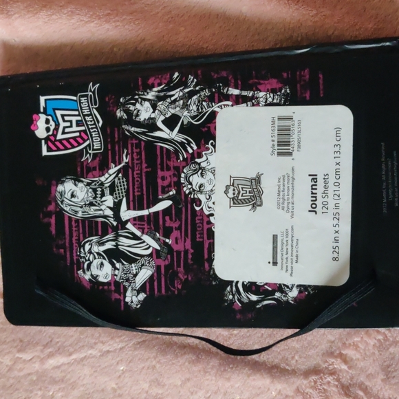 Monster high books, one journal - Picture 11 of 14